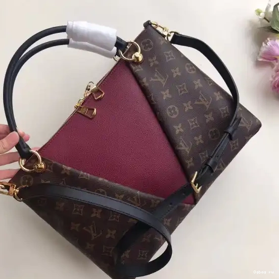 Louis TOTE Vuitton V MM 0421